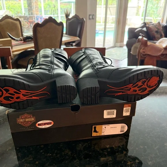 Harley-Davidson women’s black Leather motorcycle boots - Picture 4 of 5